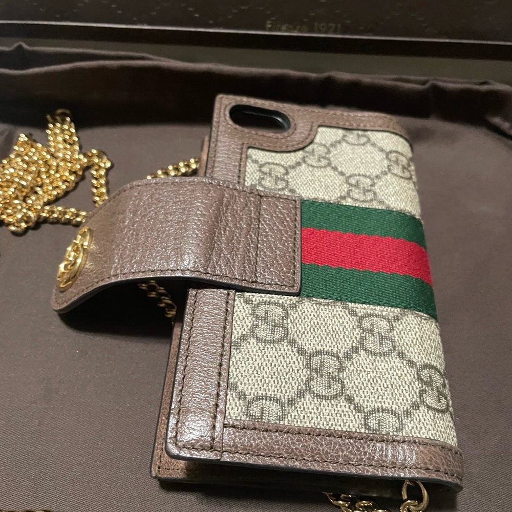 Authentic Gucci Ophelia GG Supreme Canvas iPhone 7/8 Case. - Picture 4 of 6